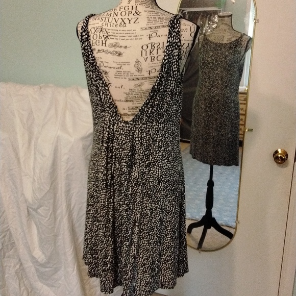 Women's EUC Kenneth Cole Reaction black/white print backless dress Sz Medium - Picture 3 of 4